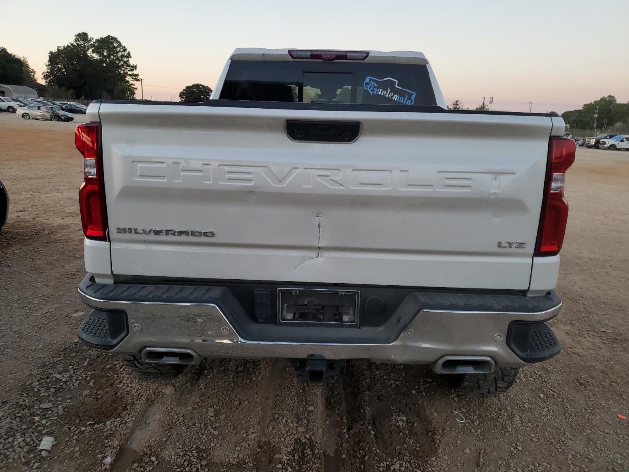 2022 Chevrolet Silverado - Image 6