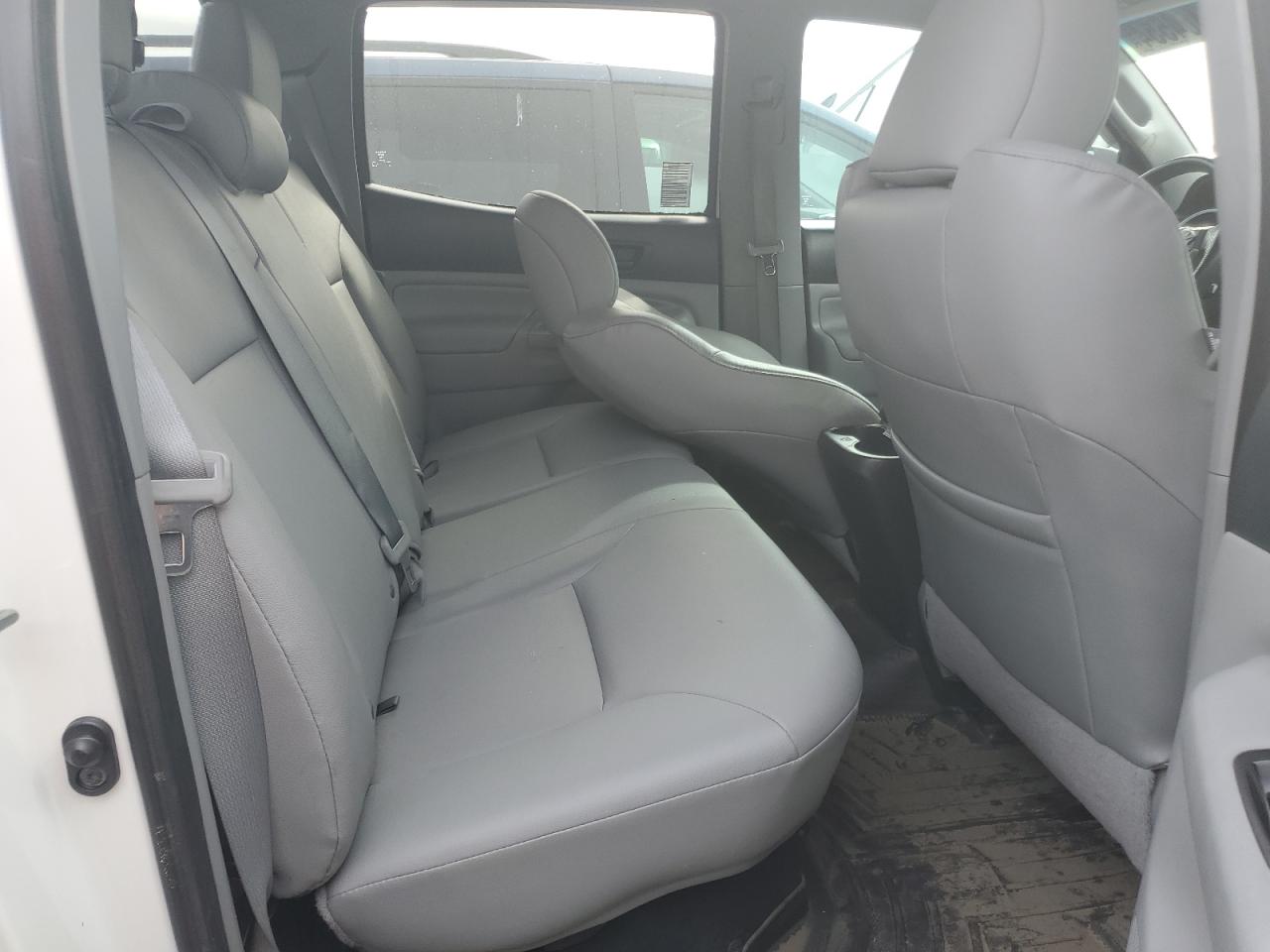 2014 Toyota Tacoma - Image 10