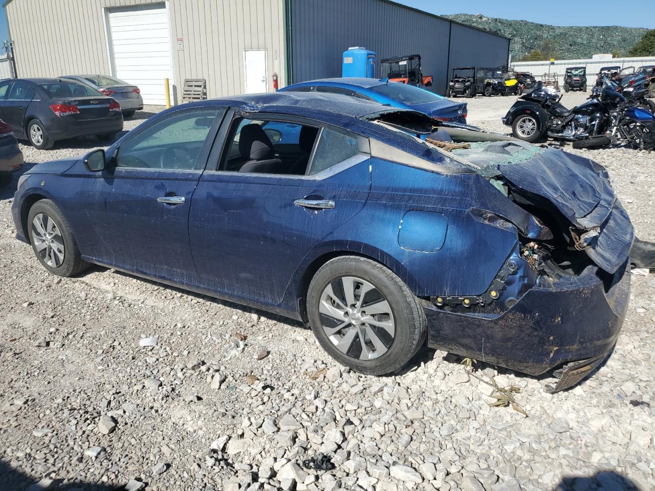 2019 Nissan Altima - Image 2