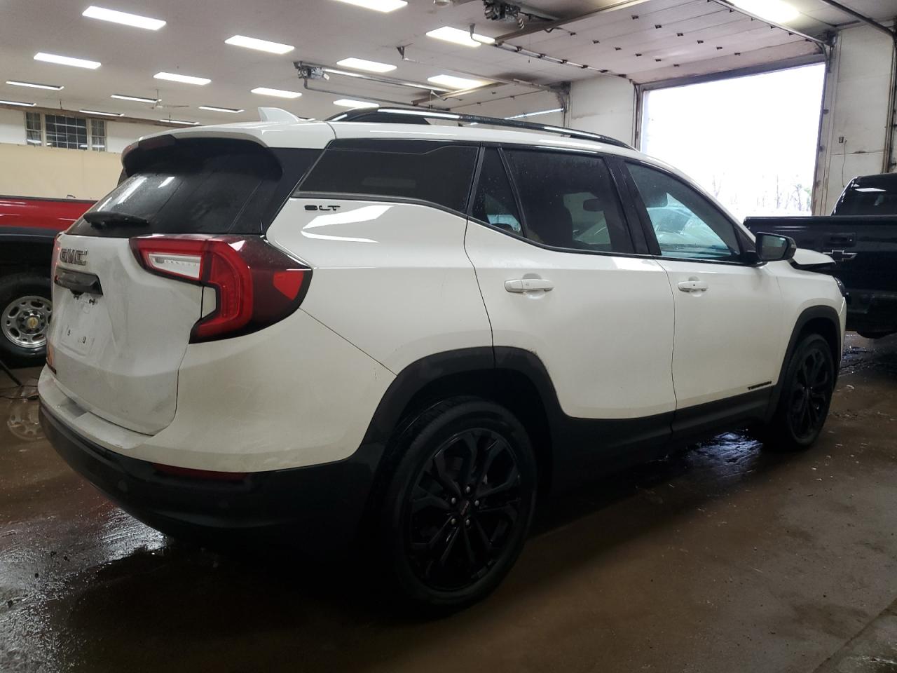 2022 GMC Terrain - Image 3