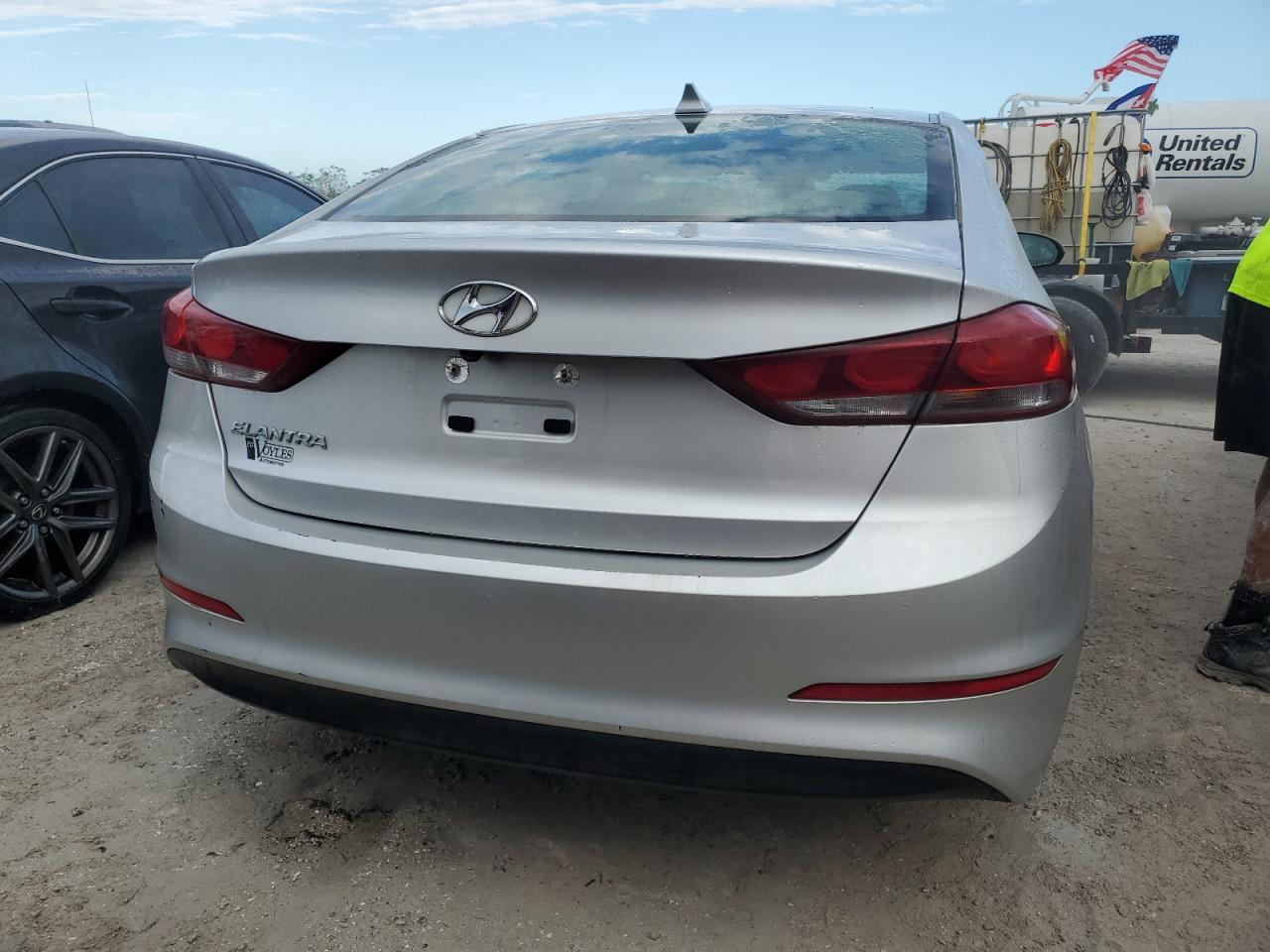 2018 Hyundai Elantra - Image 6