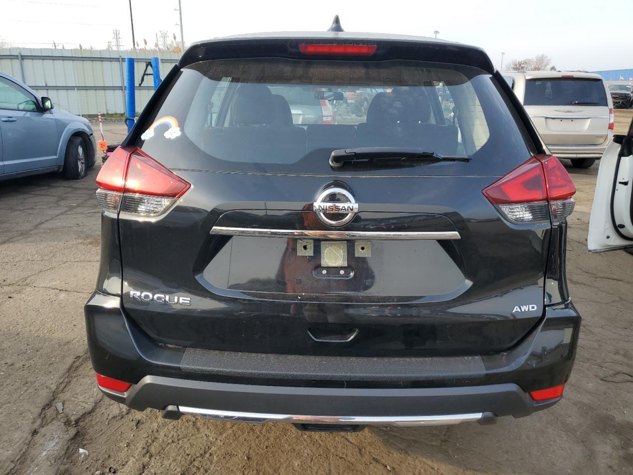 JN8AT2MV3HW257180 NISSAN ROGUE 2017