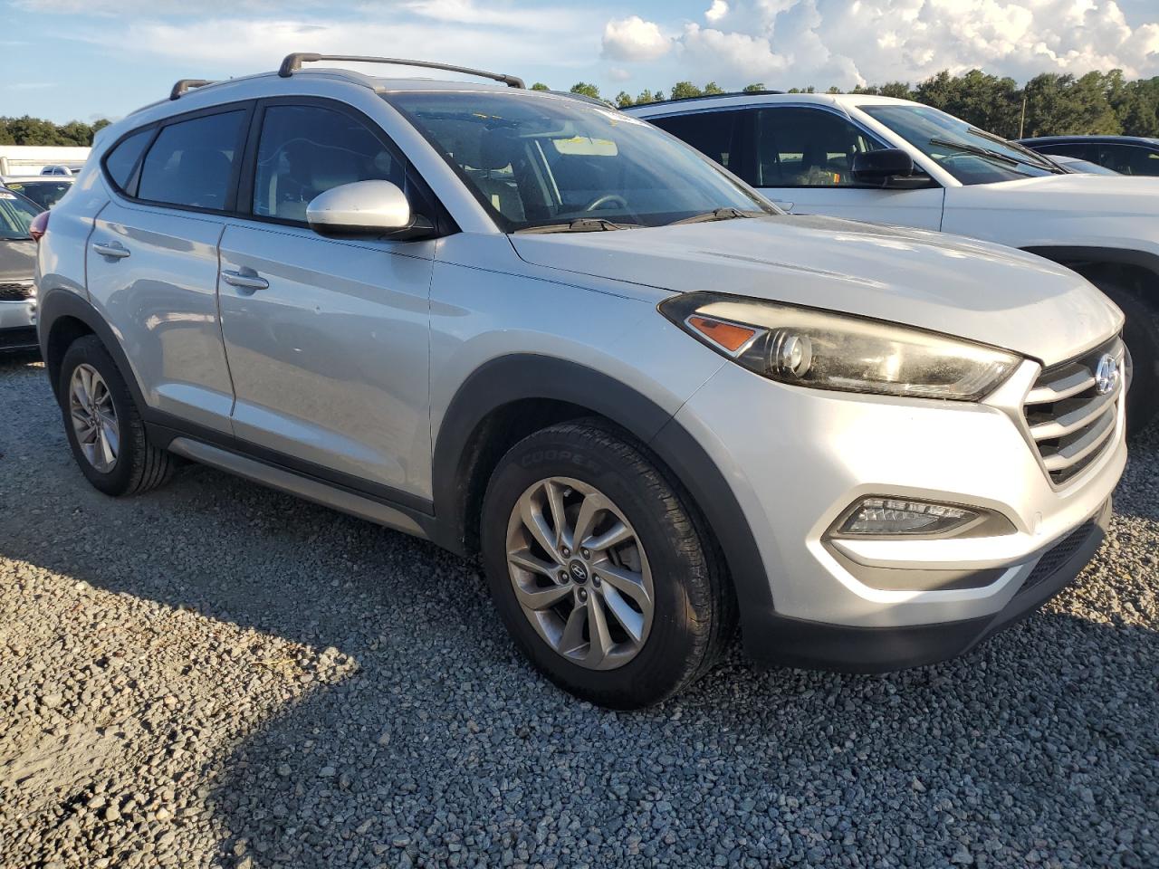2017 Hyundai Tucson - Image 4