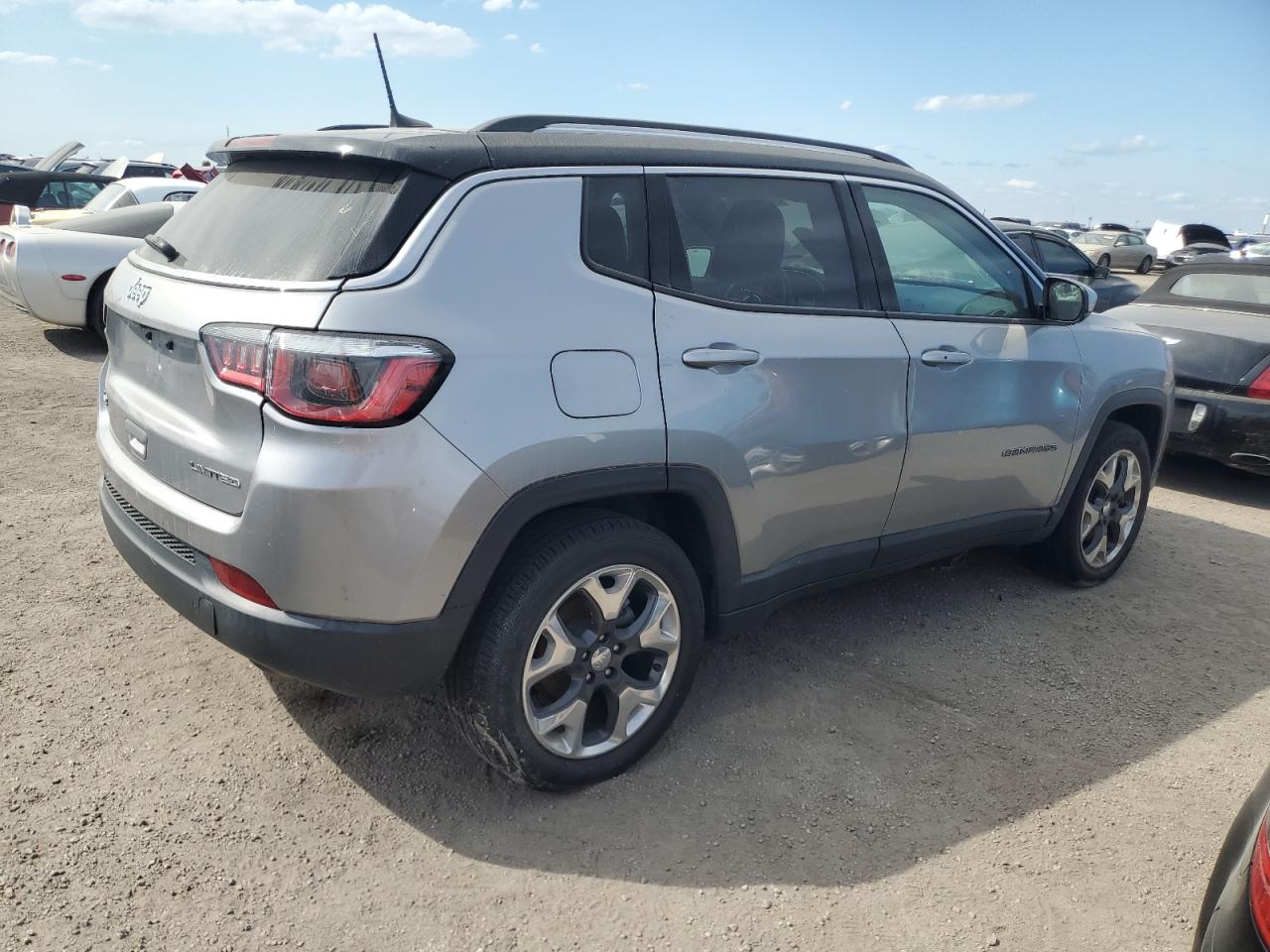 VIN 3C4NJDCB4JT373828 2018 JEEP COMPASS no.3