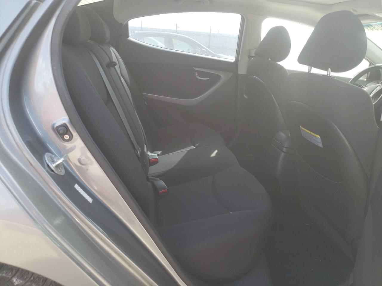 KMHDH4AE8GU583265 2016 Hyundai Elantra Se