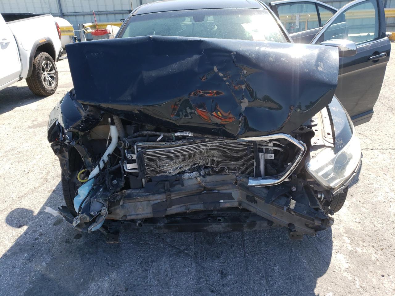 2014 Ford Taurus - Image 12