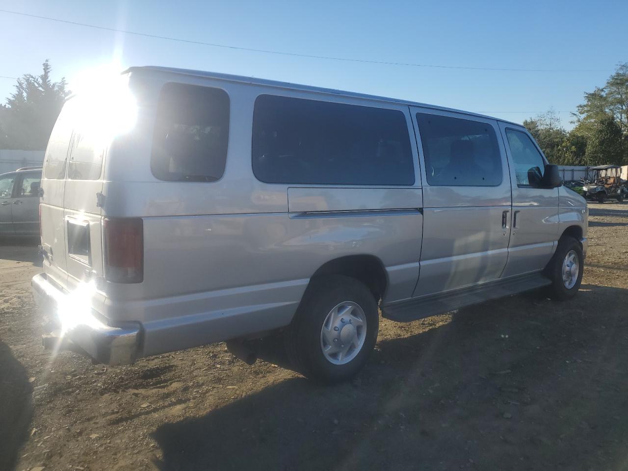 2011 Ford Econoline - Image 3