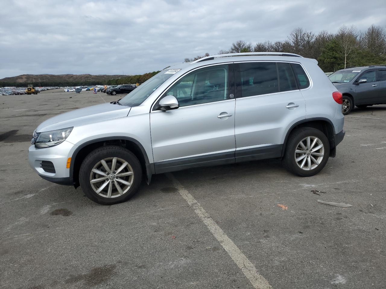 WVGSV7AXXHK023523 2017 VOLKSWAGEN TIGUAN - Image 1