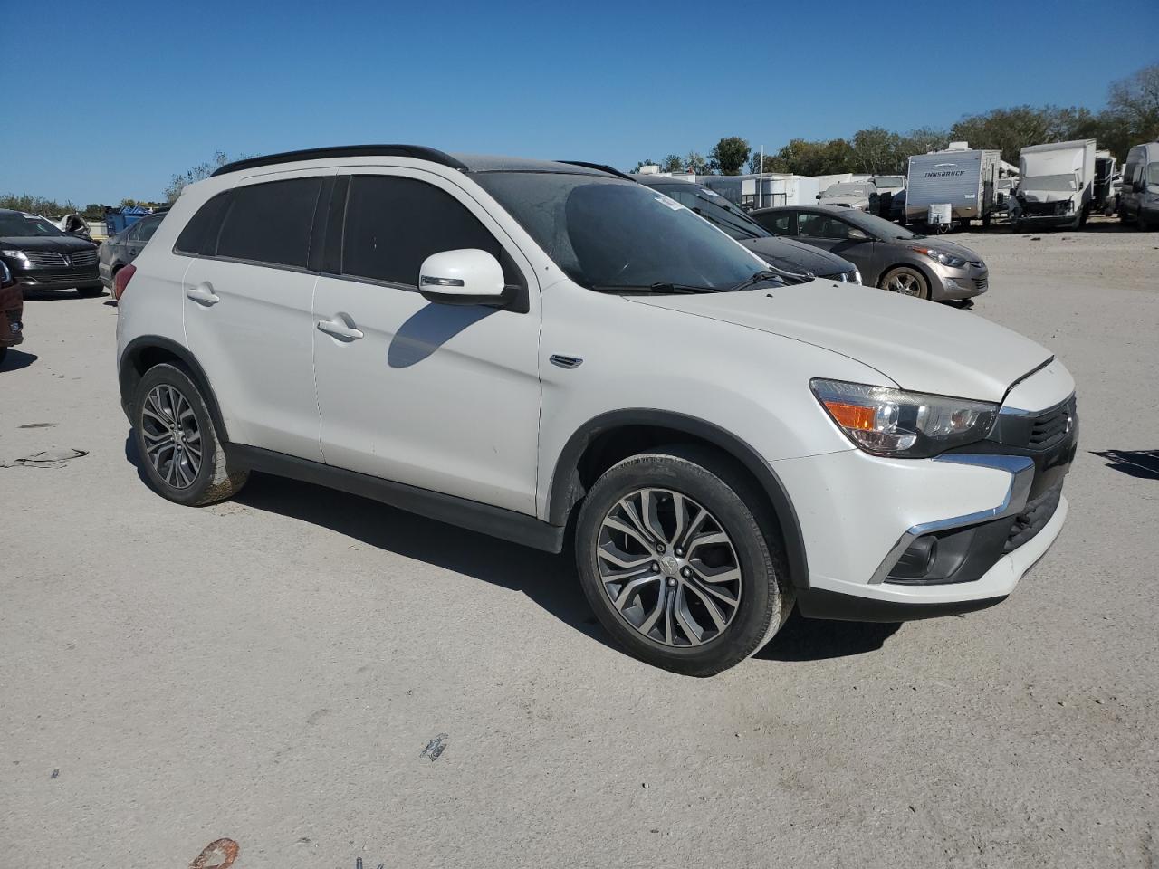 2017 Mitsubishi Outlander - Image 4
