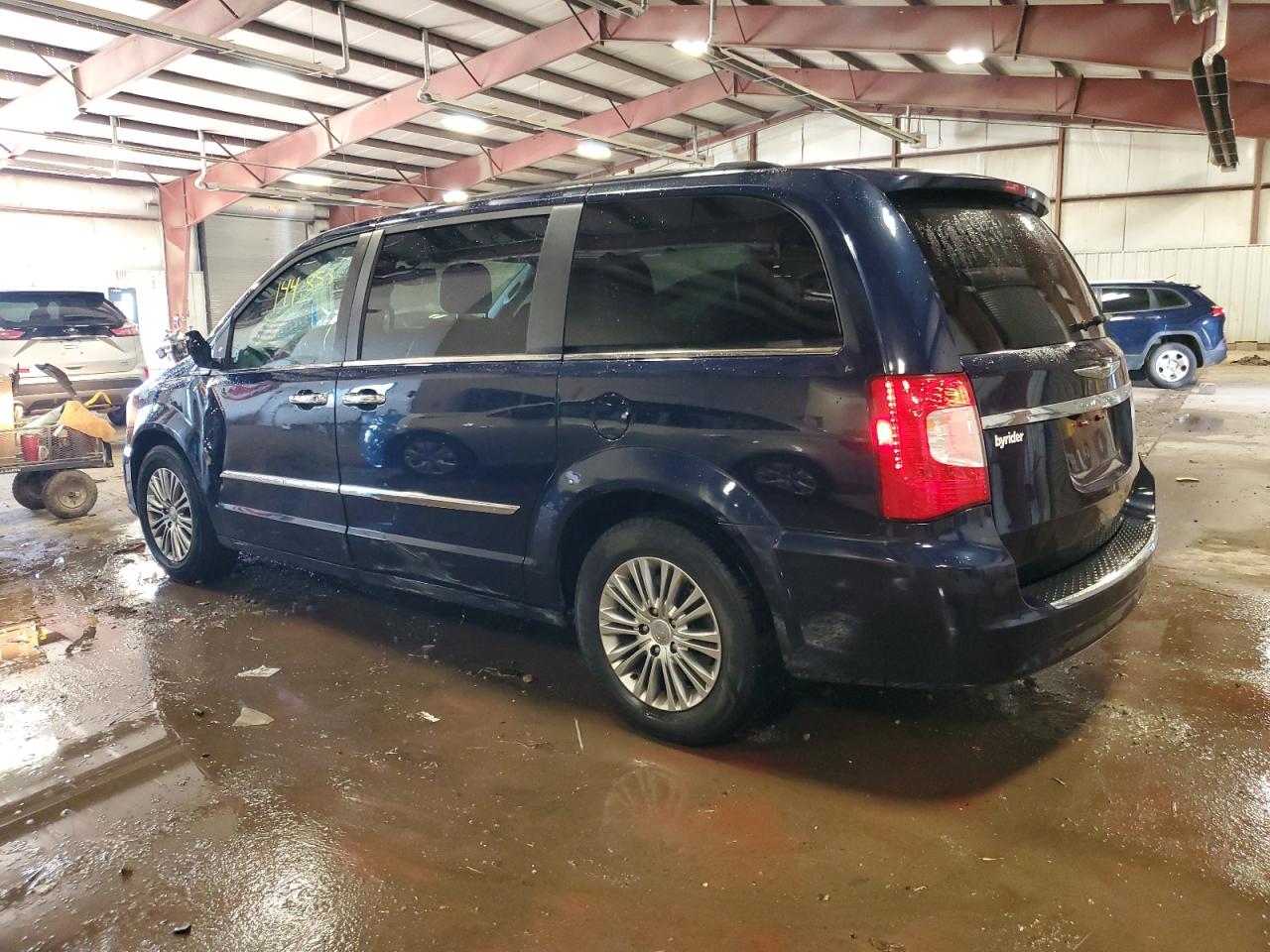 2013 Chrysler Town & Country - Image 2