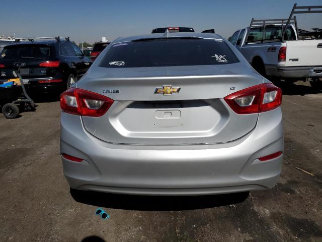 Sedans CHEVROLET CRUZE 2017 Srebrny