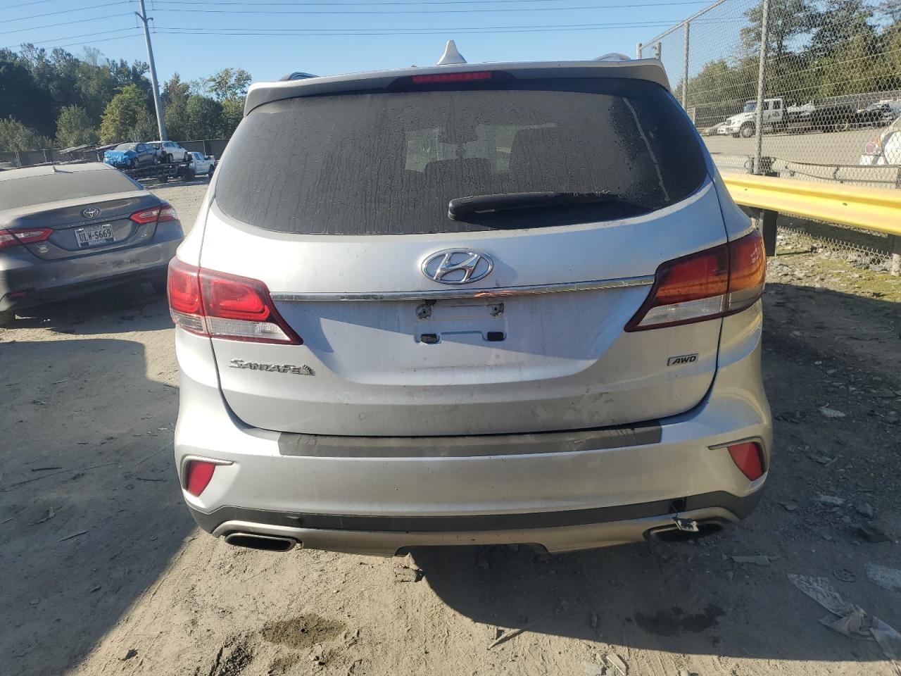 KM8SMDHF2HU244519 2017 Hyundai Santa Fe Se