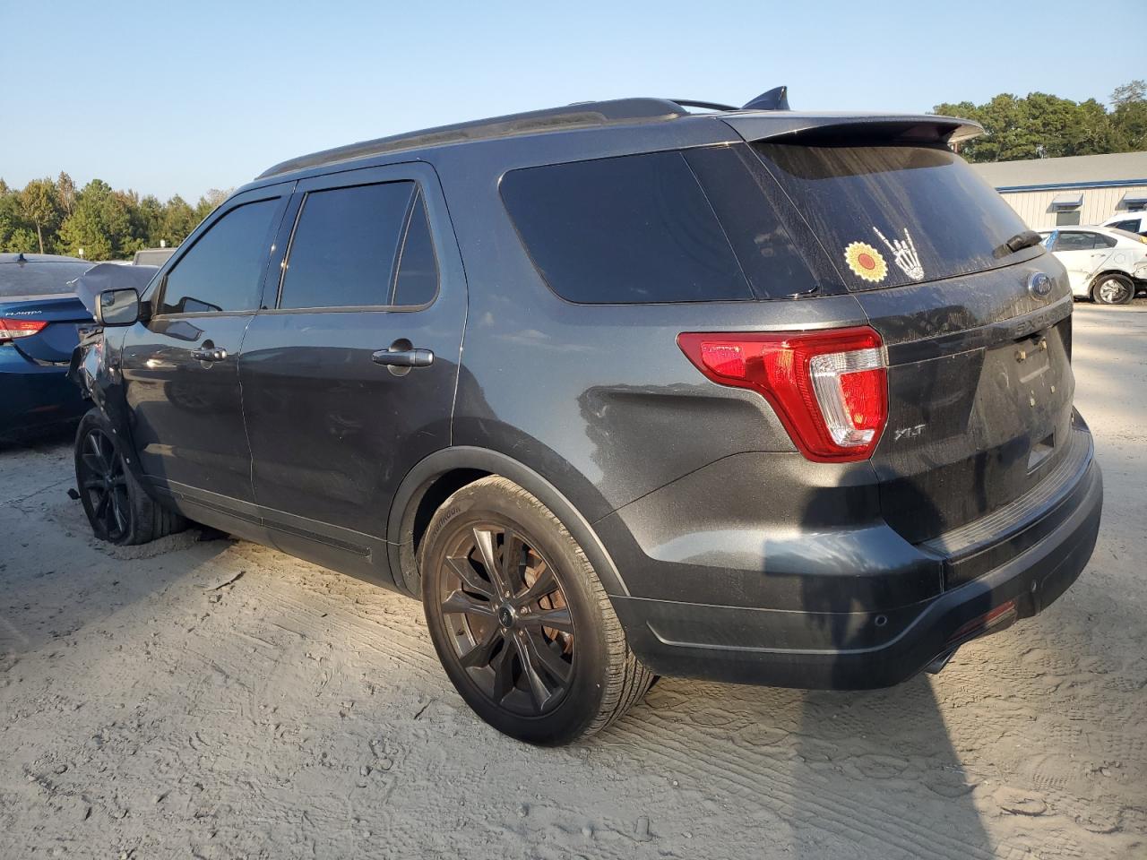 VIN 1FM5K7D81JGB75340 2018 FORD EXPLORER no.2