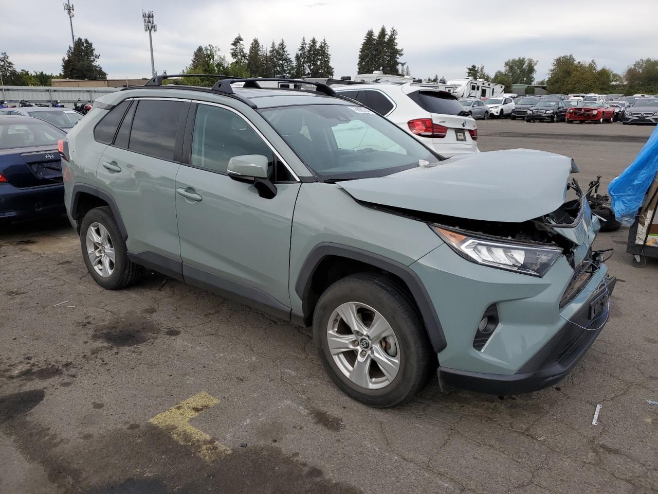 2020 Toyota Rav4 Xle VIN: 2T3P1RFV9LC068561 Lot: 75696344