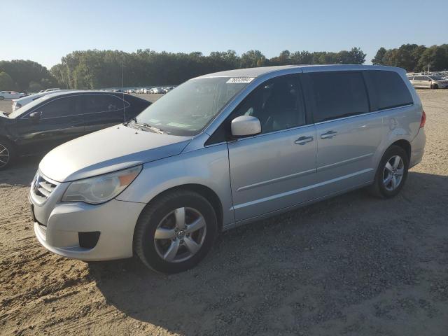 2010 Volkswagen Routan Se