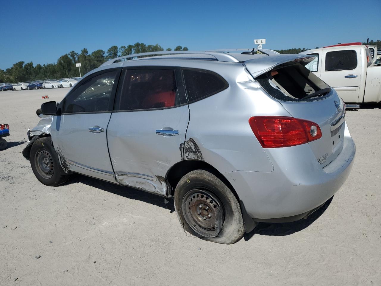 2015 Nissan Rogue - Image 2