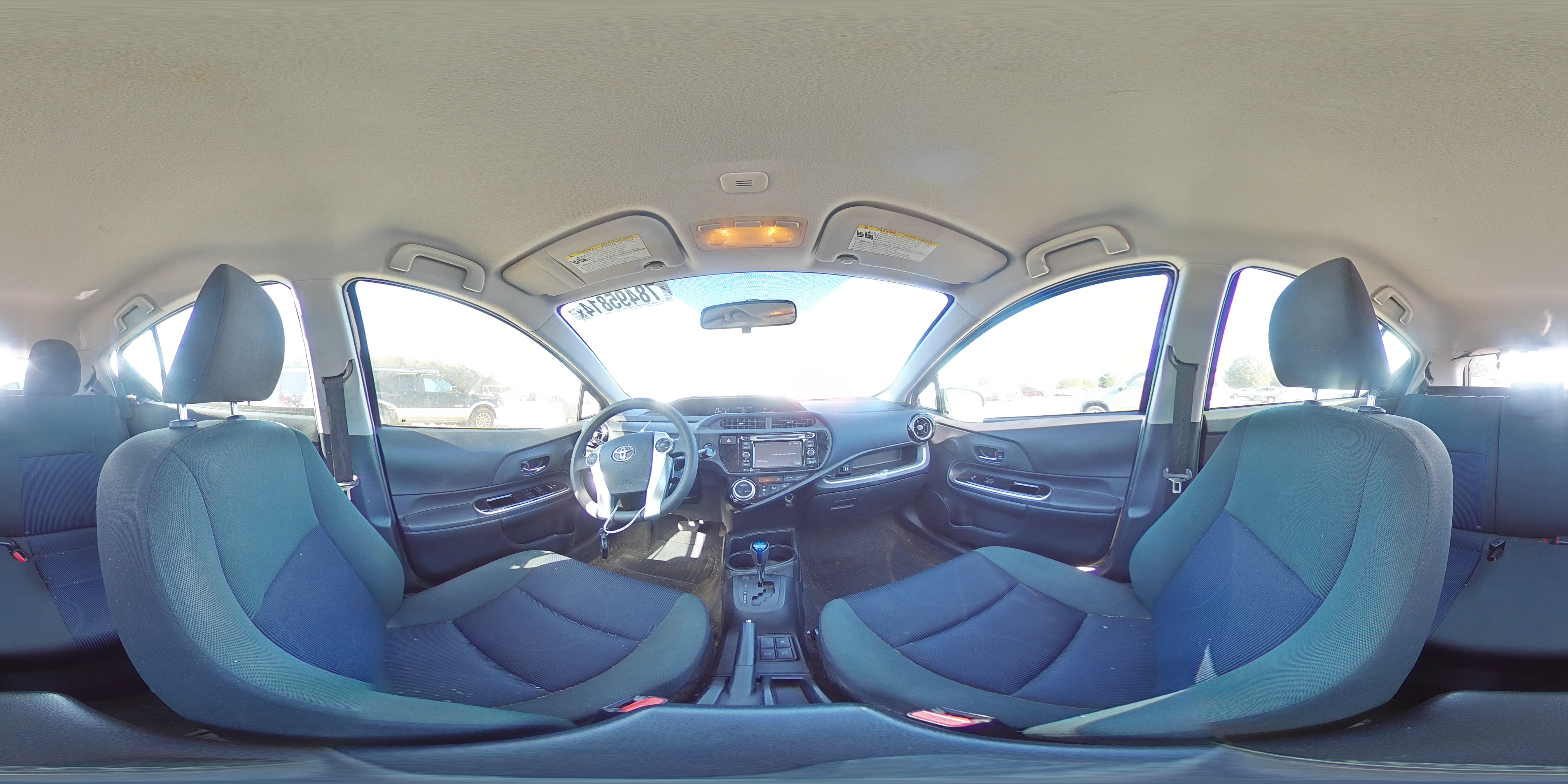 2015 Toyota Prius - Image 13