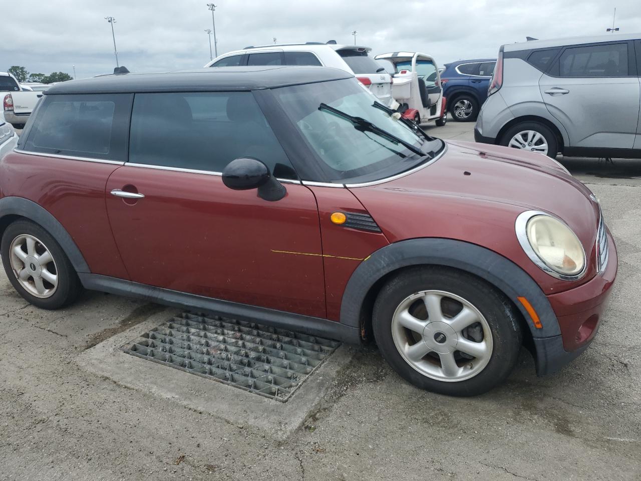 2008 Mini Cooper VIN: WMWMF33518TT67179 Lot: 74850834