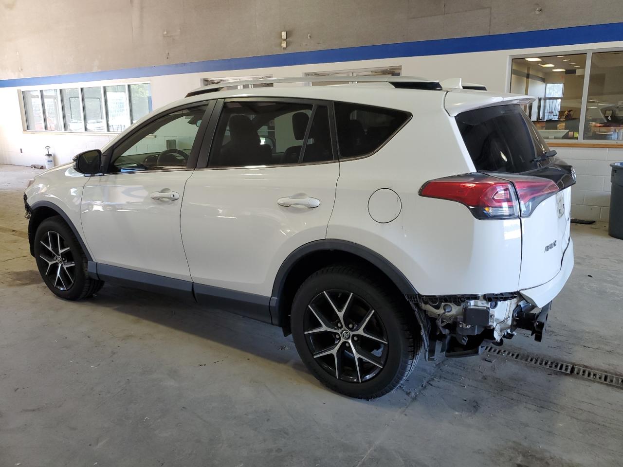 JTMJFREV5GJ080993 2016 TOYOTA RAV 4 - Image 2