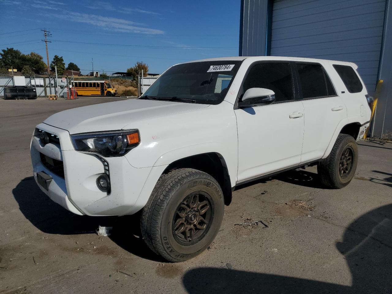 VIN JTENU5JR3N6013135 2022 TOYOTA 4RUNNER no.1