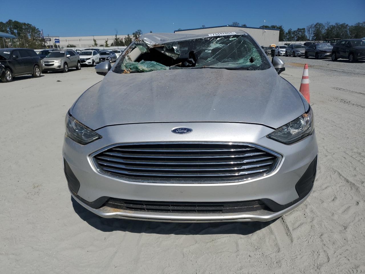 2019 Ford Fusion Se VIN: 3FA6P0LU5KR196689 Lot: 75442804