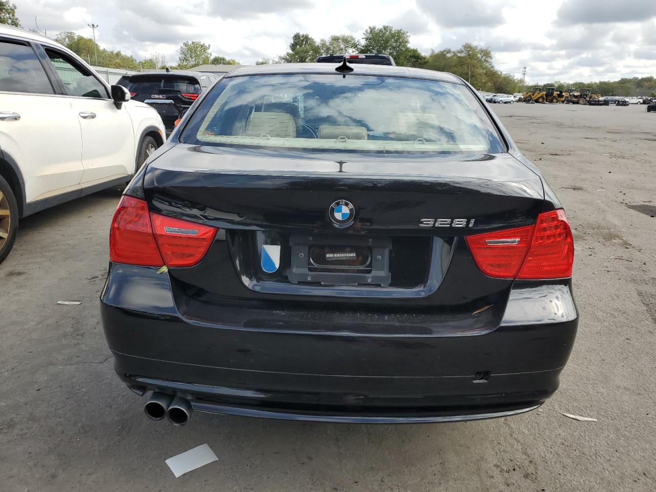 WBAPK7G59BNN69922 2011 BMW 328 Xi