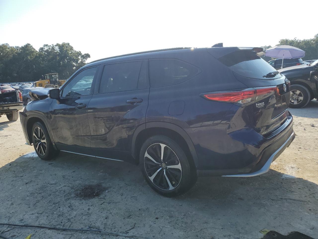 2021 Toyota Highlander - Image 2