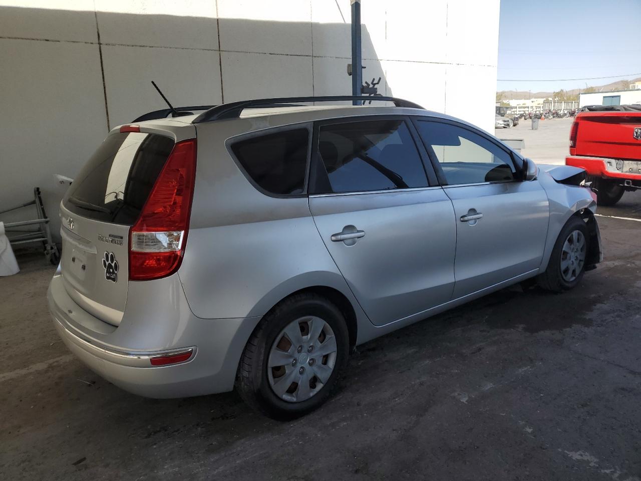2010 Hyundai Elantra - Image 3