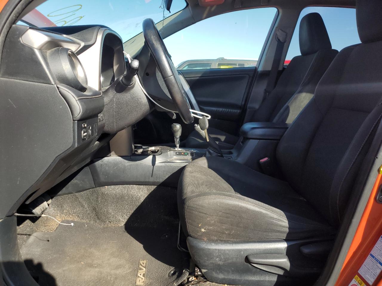 JTMRFREV0GJ103048 2016 Toyota Rav4 Xle