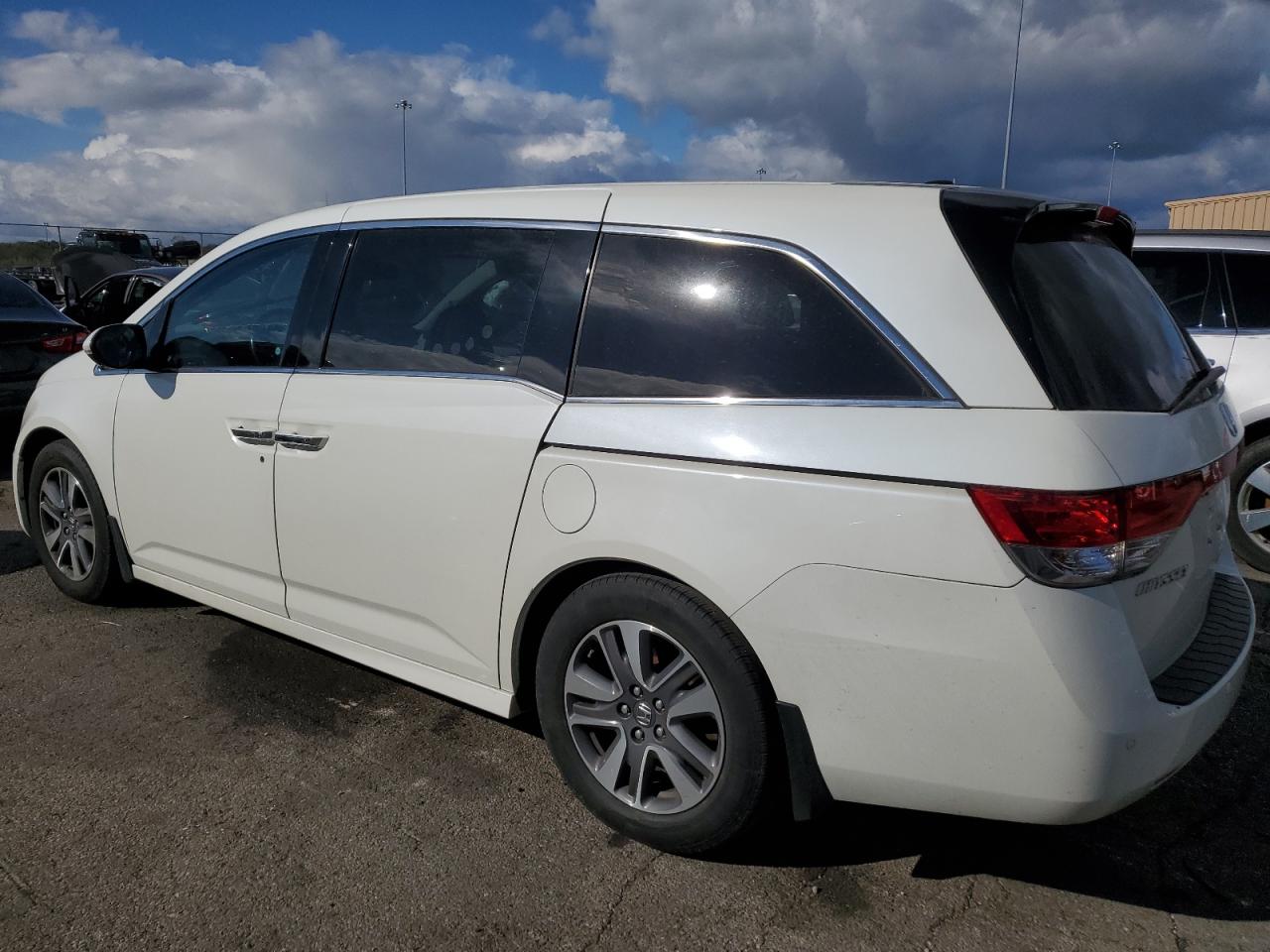 2016 Honda Odyssey - Image 2