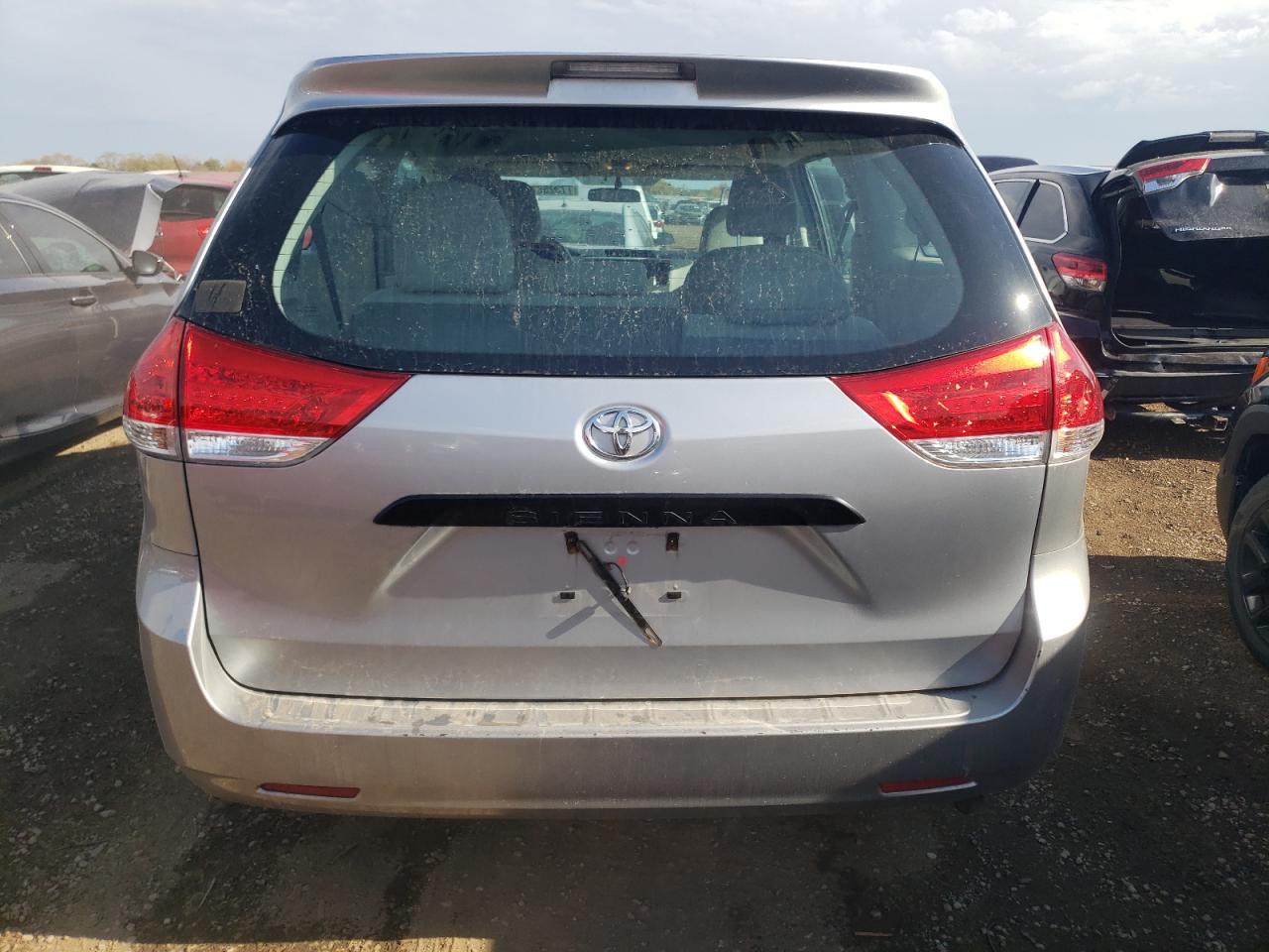 2014 Toyota Sienna - Image 6
