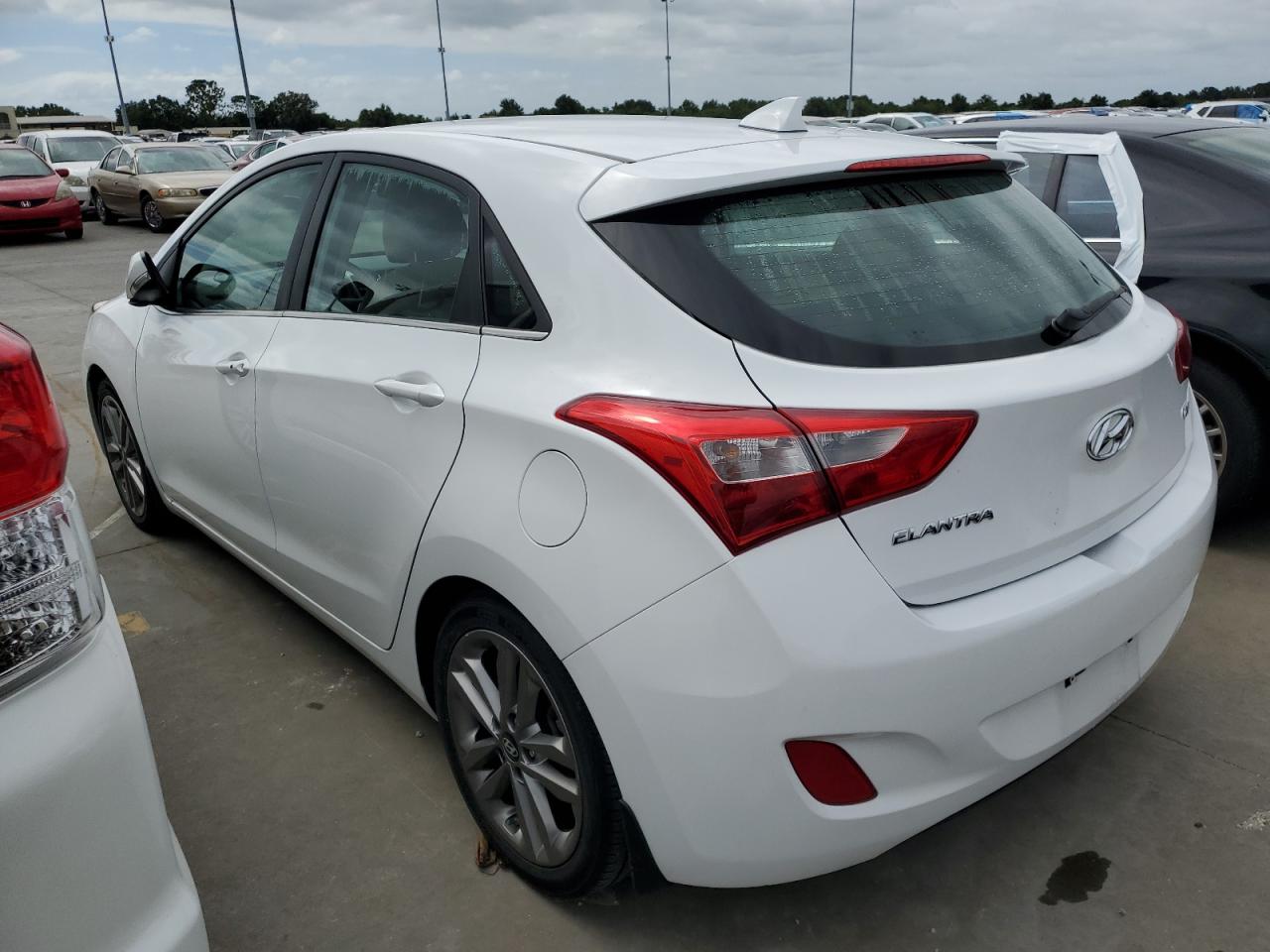 KMHD35LH7GU327145 2016 HYUNDAI ELANTRA - Image 2