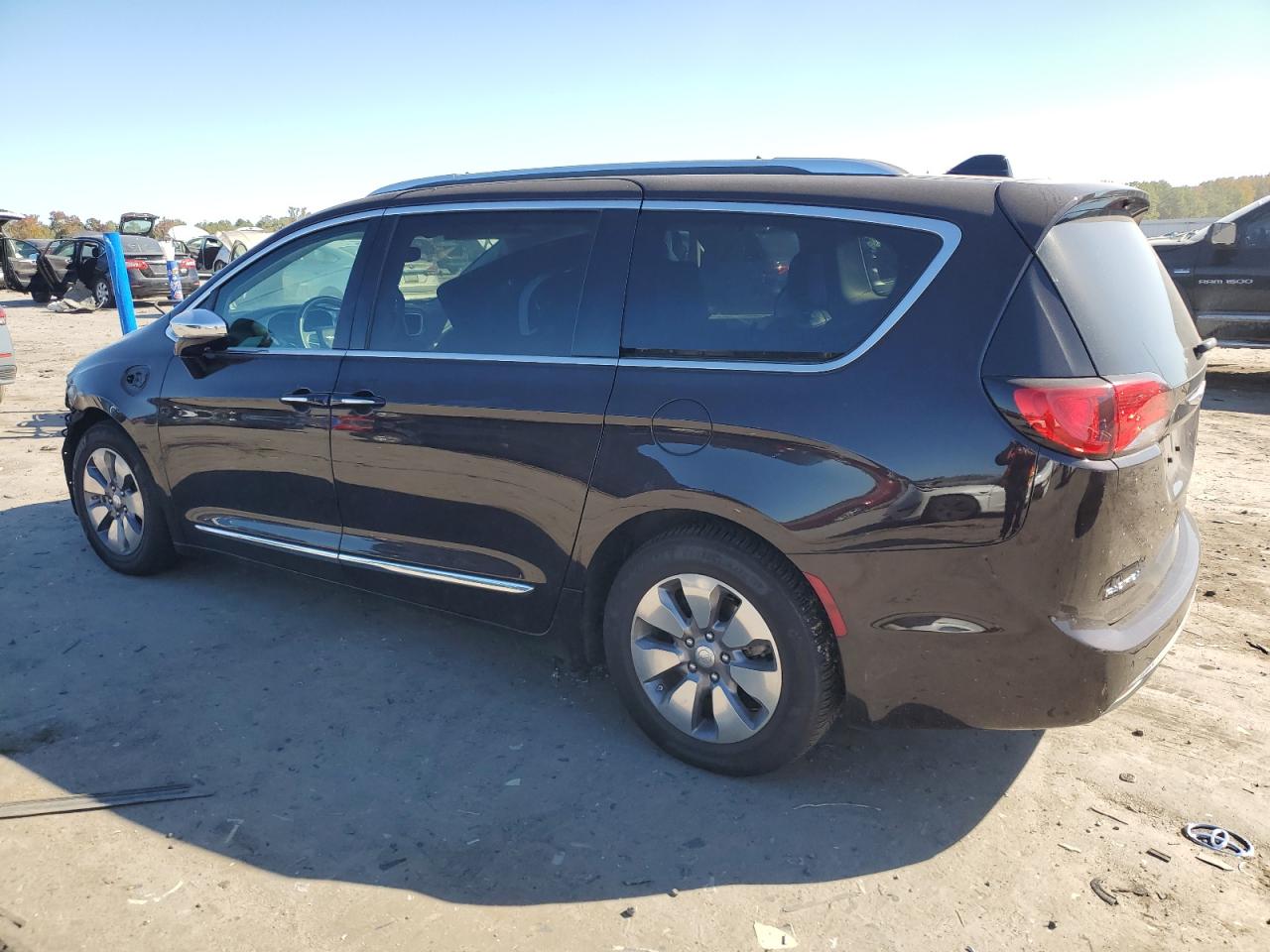 2018 Chrysler Pacifica - Image 1