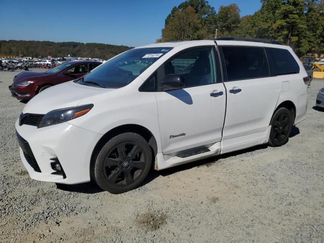 2020 Toyota Sienna Se