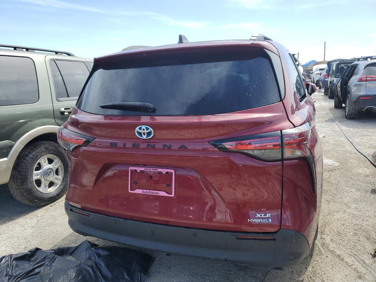 2022 Toyota Sienna - Image 2