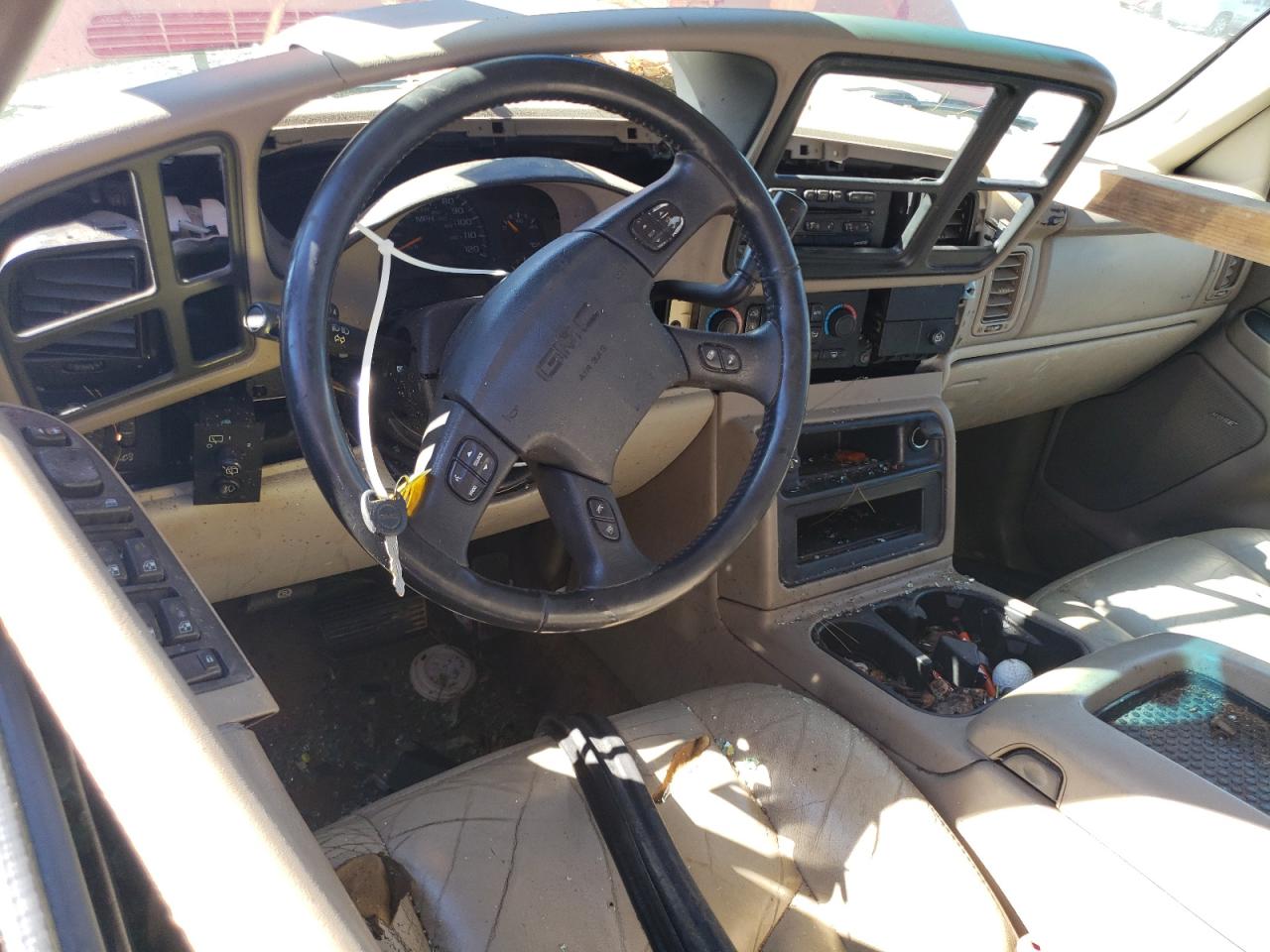 2004 GMC Yukon - Image 8