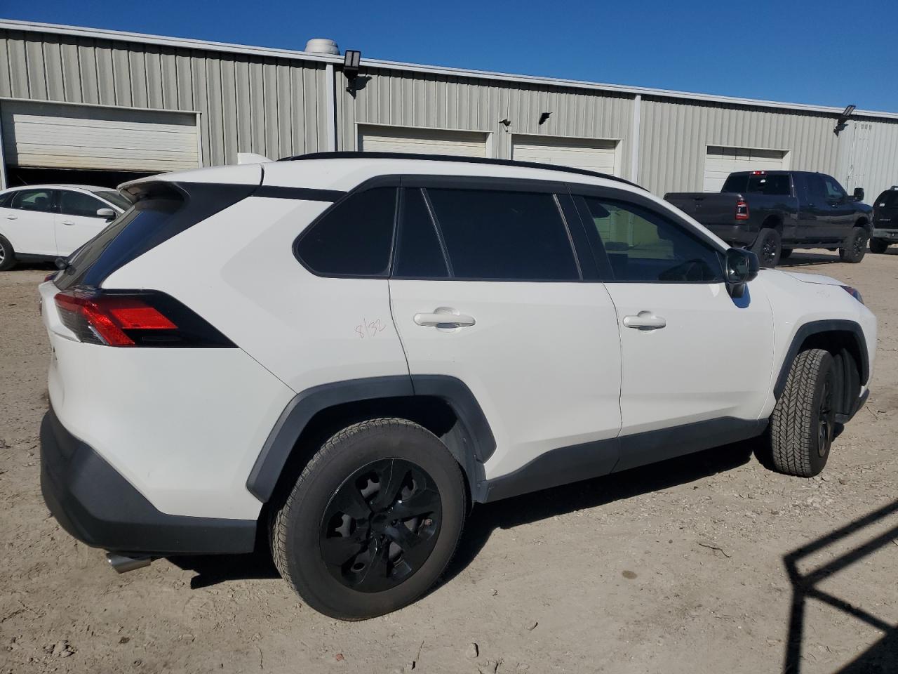 JTMH1RFV0KJ007924 2019 Toyota Rav4 Le