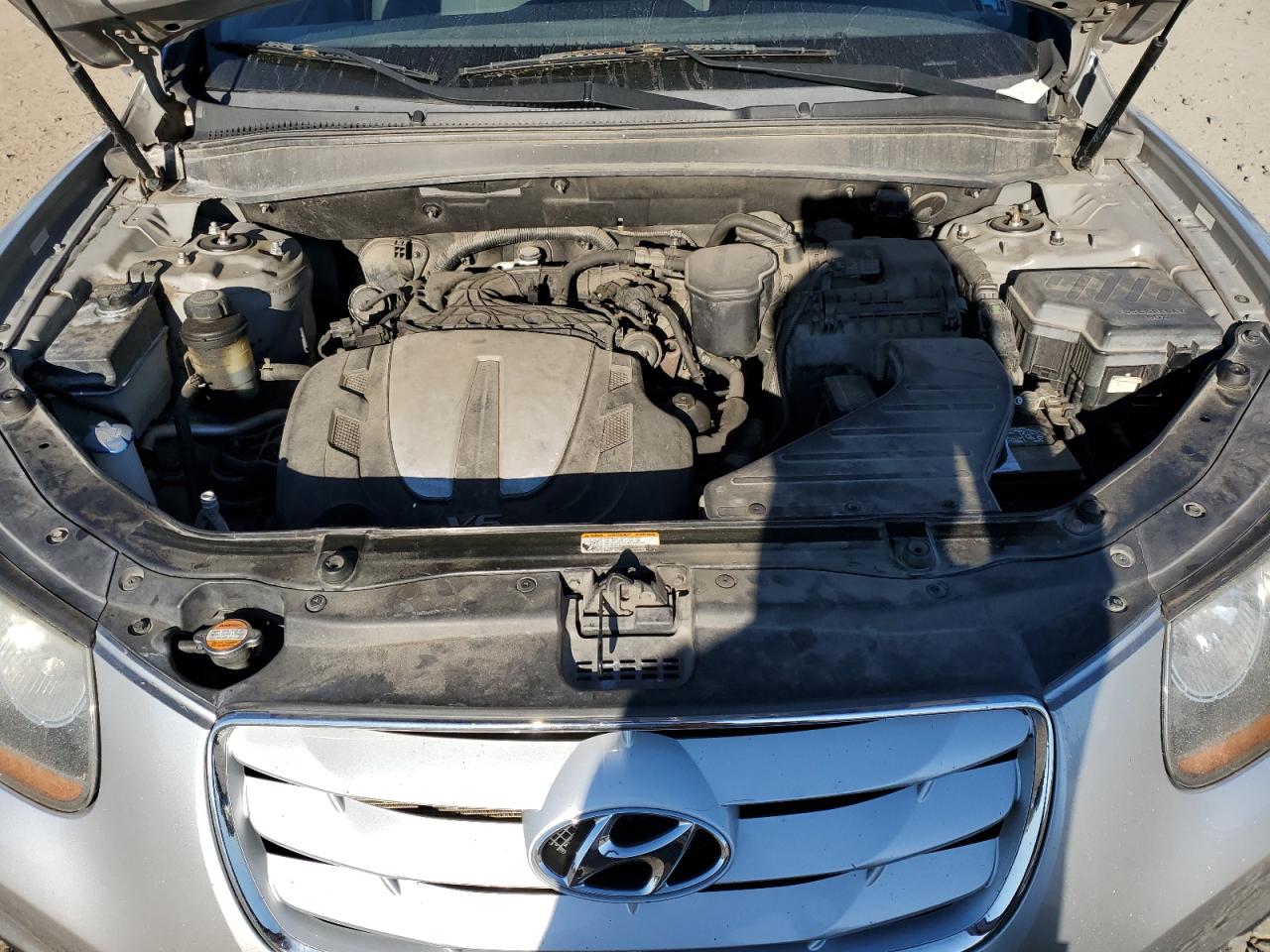 2010 Hyundai Santa Fe - Image 12