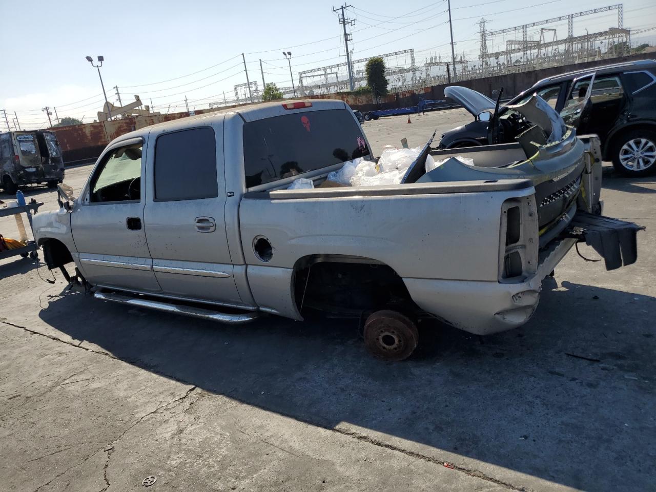 2006 GMC Sierra - Image 2