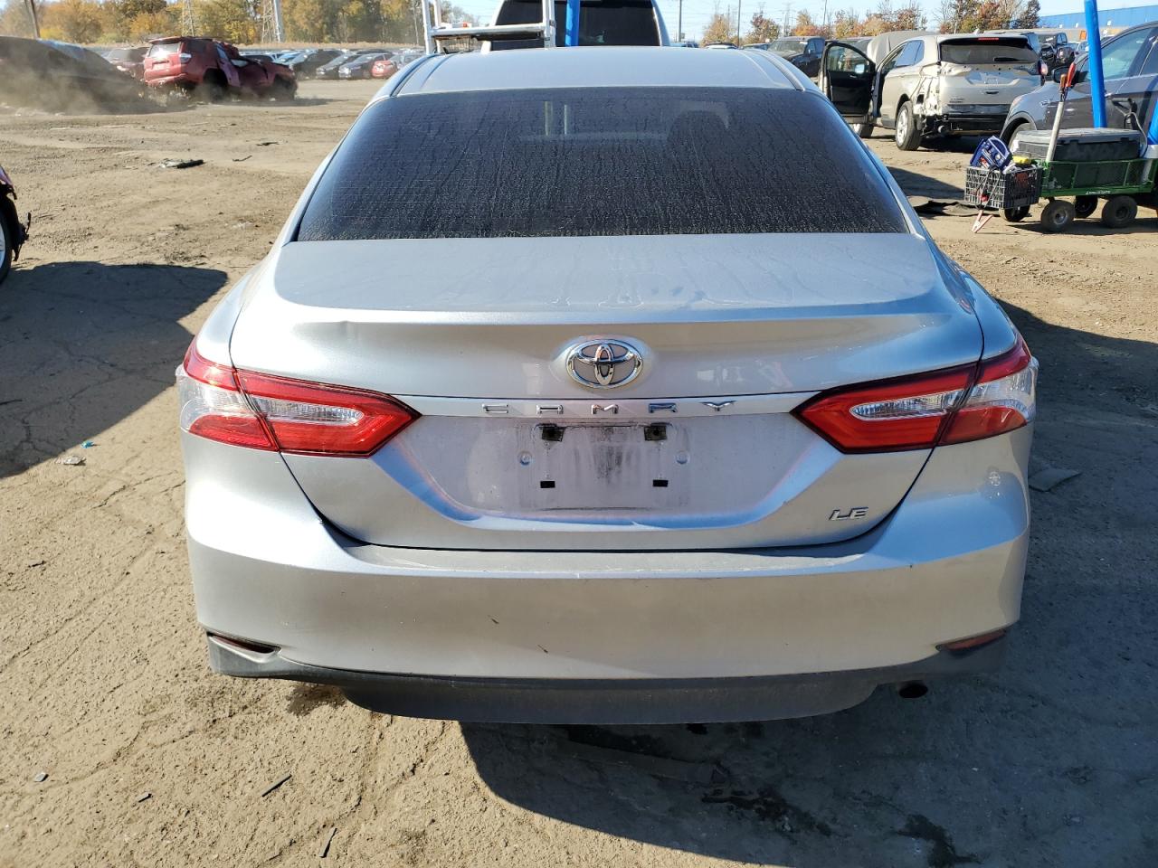 VIN 4T1B11HK2JU102133 2018 TOYOTA CAMRY no.6