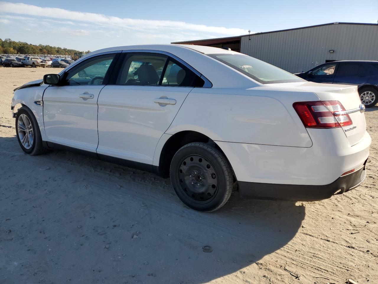 VIN 1FAHP2D82GG148829 2016 FORD TAURUS no.2