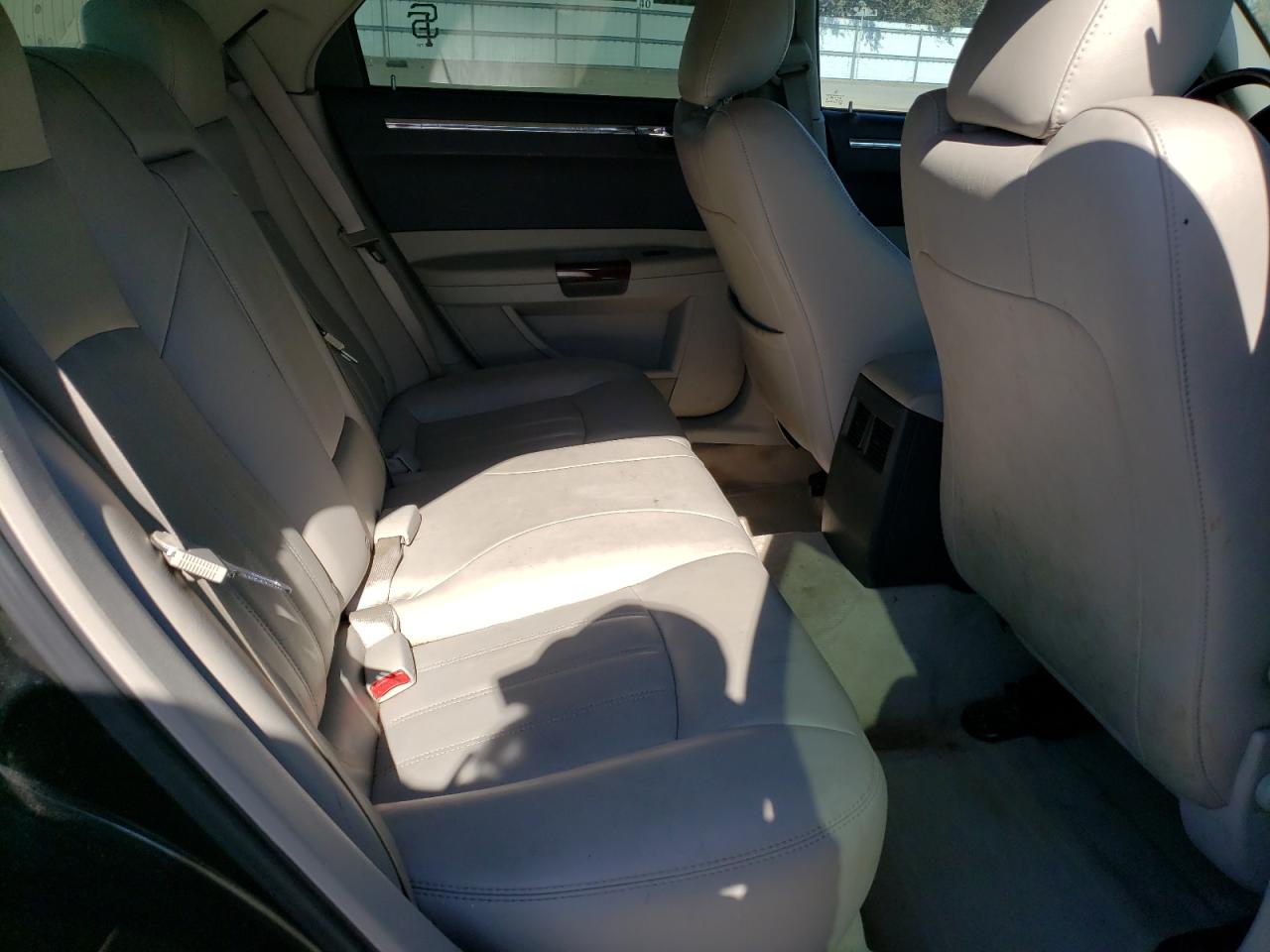2005 Chrysler 300 - Image 11