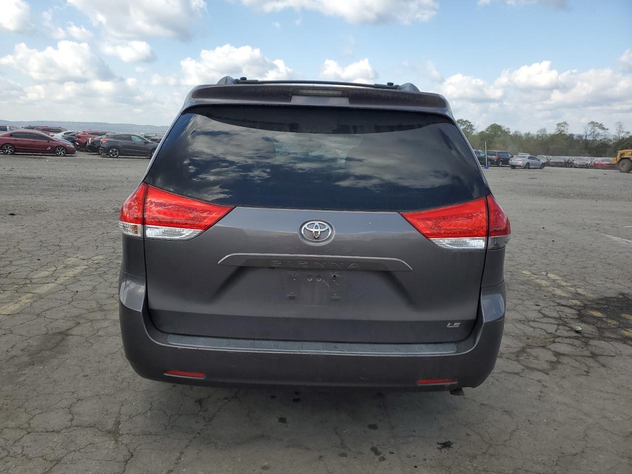 5TDKK3DC0CS201262 2012 Toyota Sienna Le