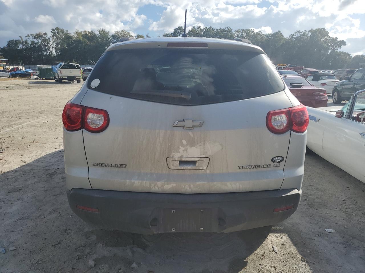 2009 Chevrolet Traverse - Image 6