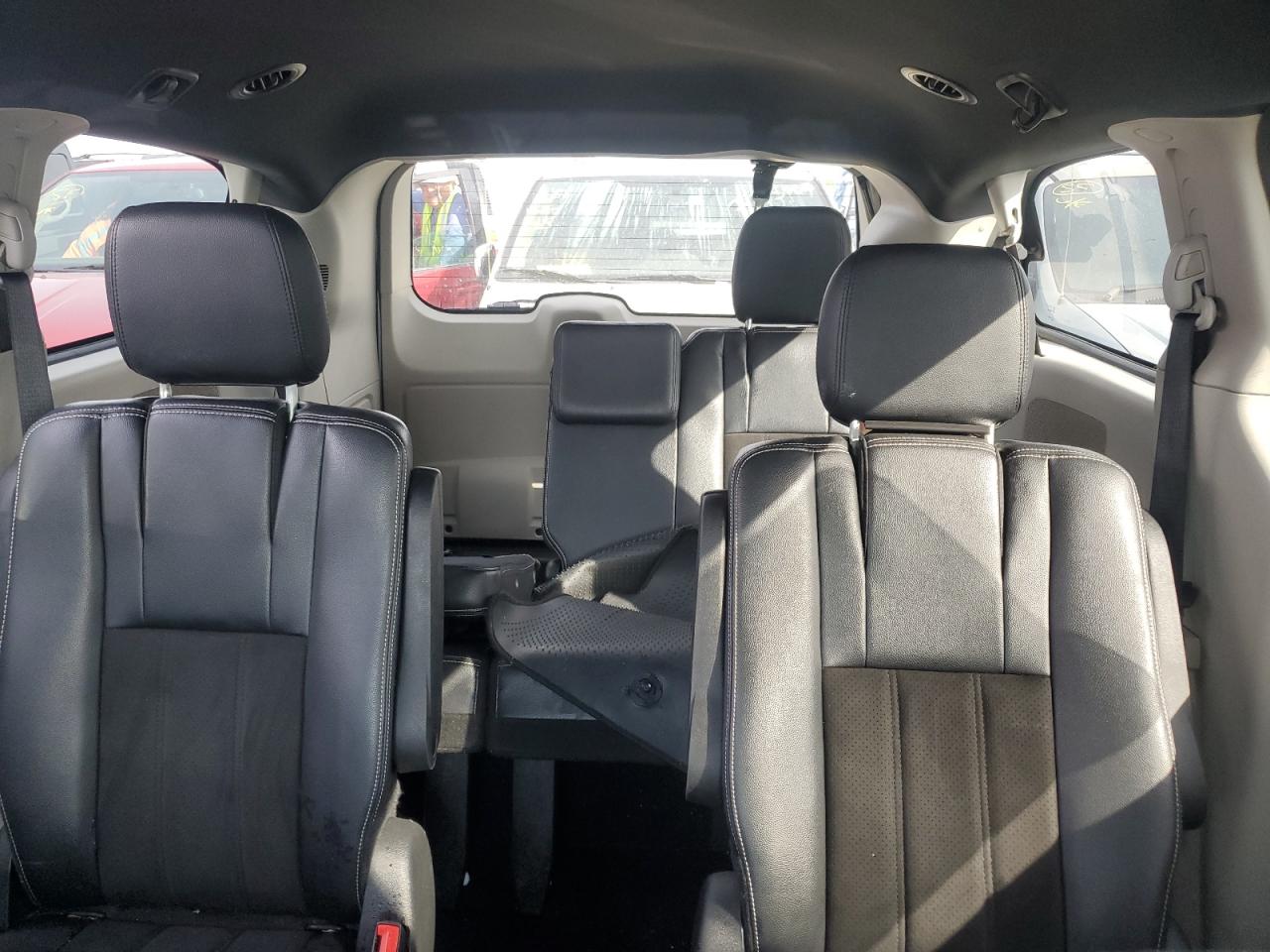 2019 Dodge Caravan - Image 10
