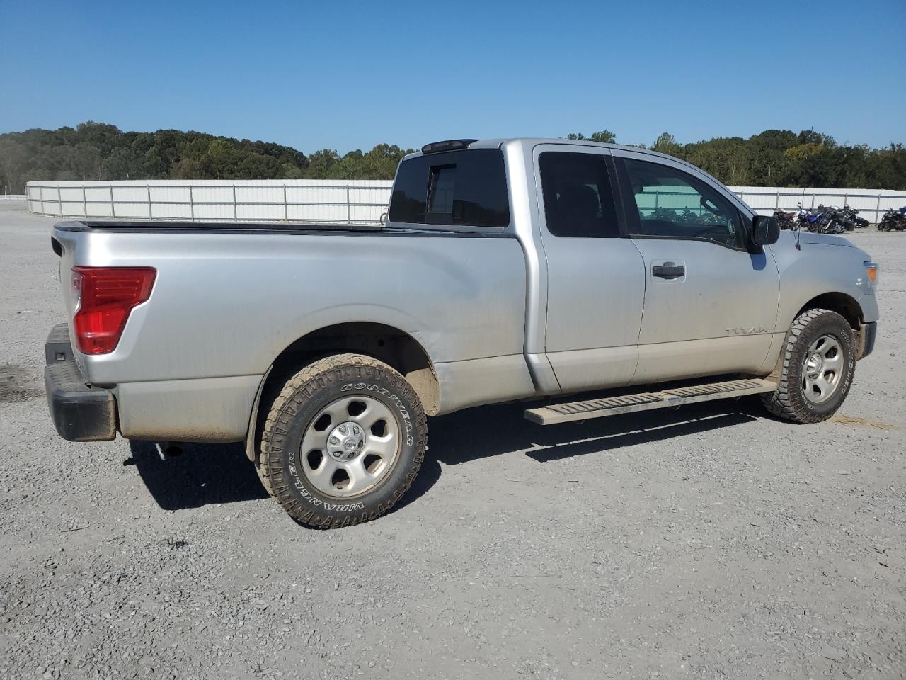 2017 Nissan Titan - Image 3