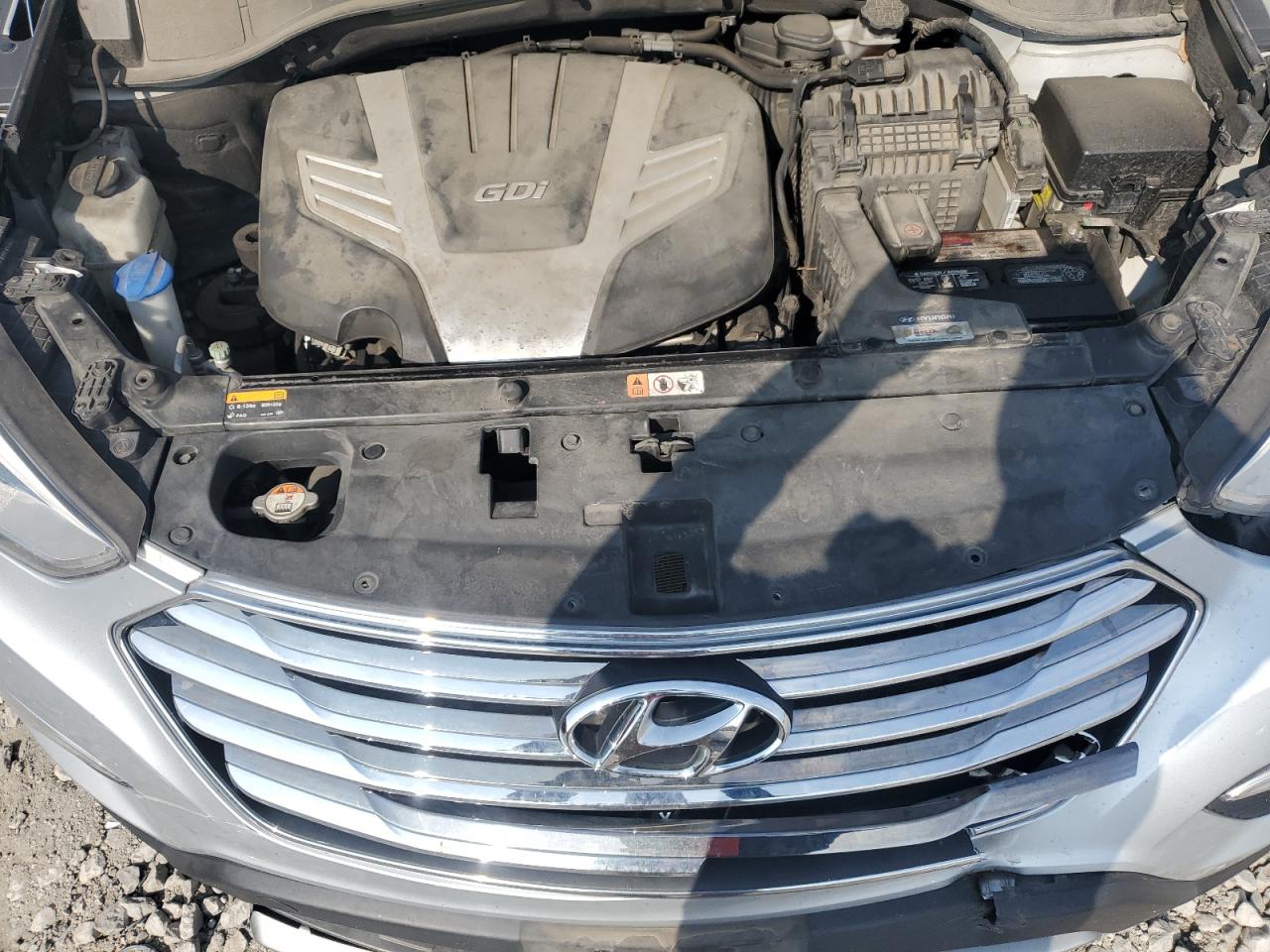 2016 Hyundai Santa Fe - Image 13