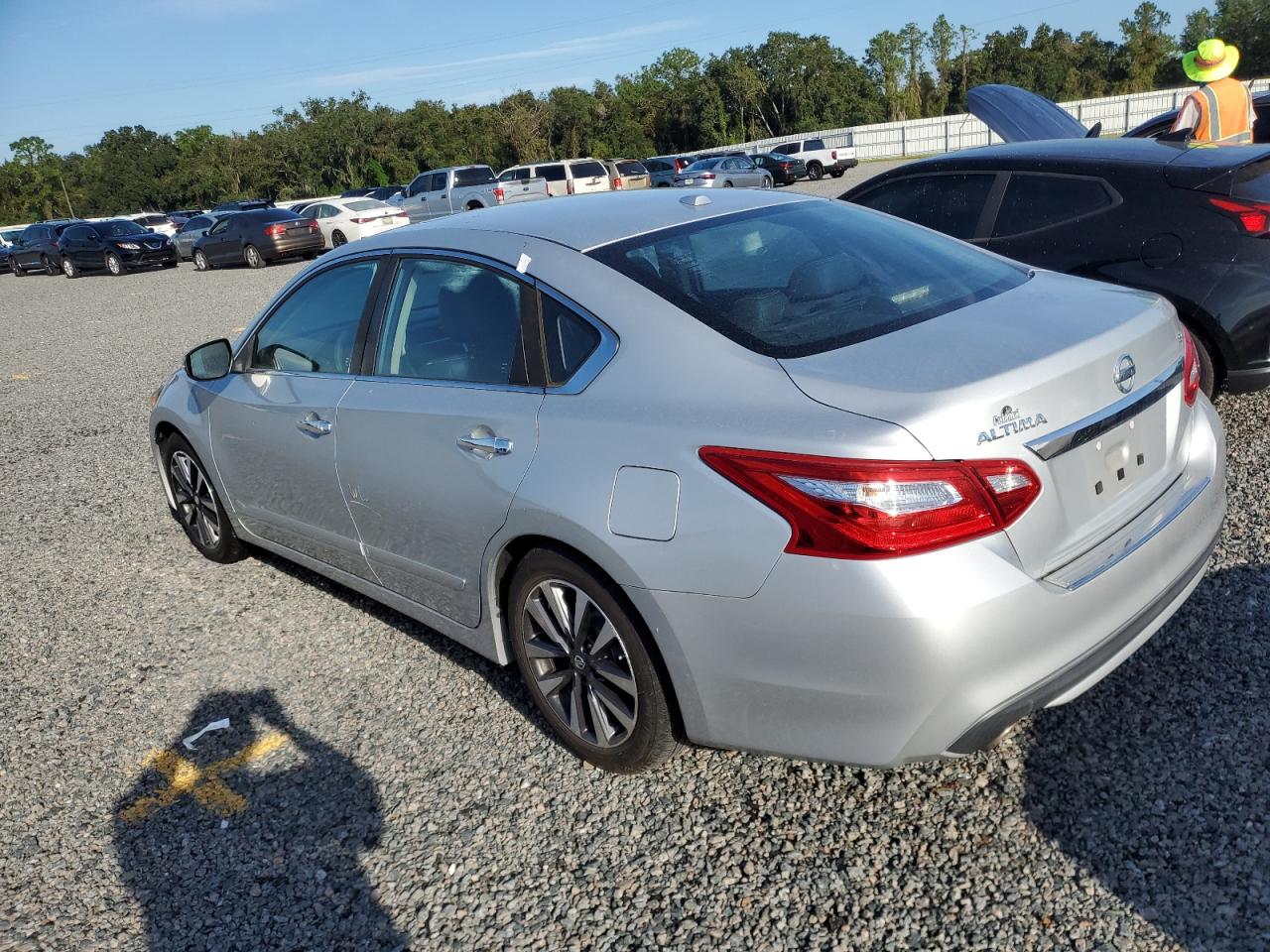 2016 Nissan Altima - Image 2