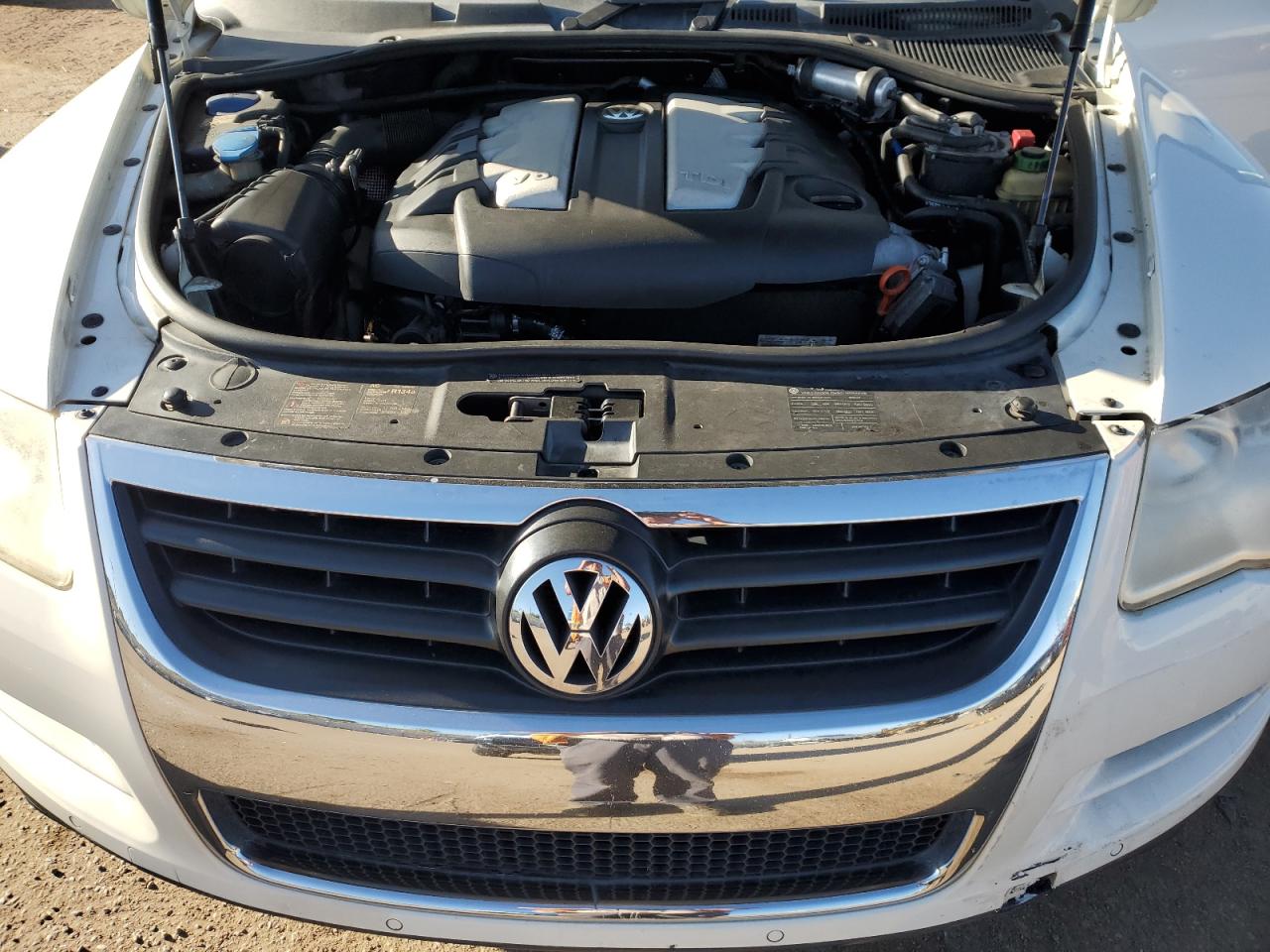 2010 Volkswagen Touareg Tdi VIN: WVGFK7A98AD000604 Lot: 73815854