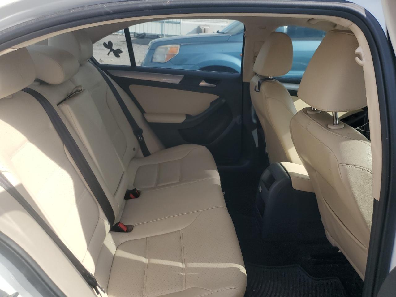2017 Volkswagen Jetta - Image 10